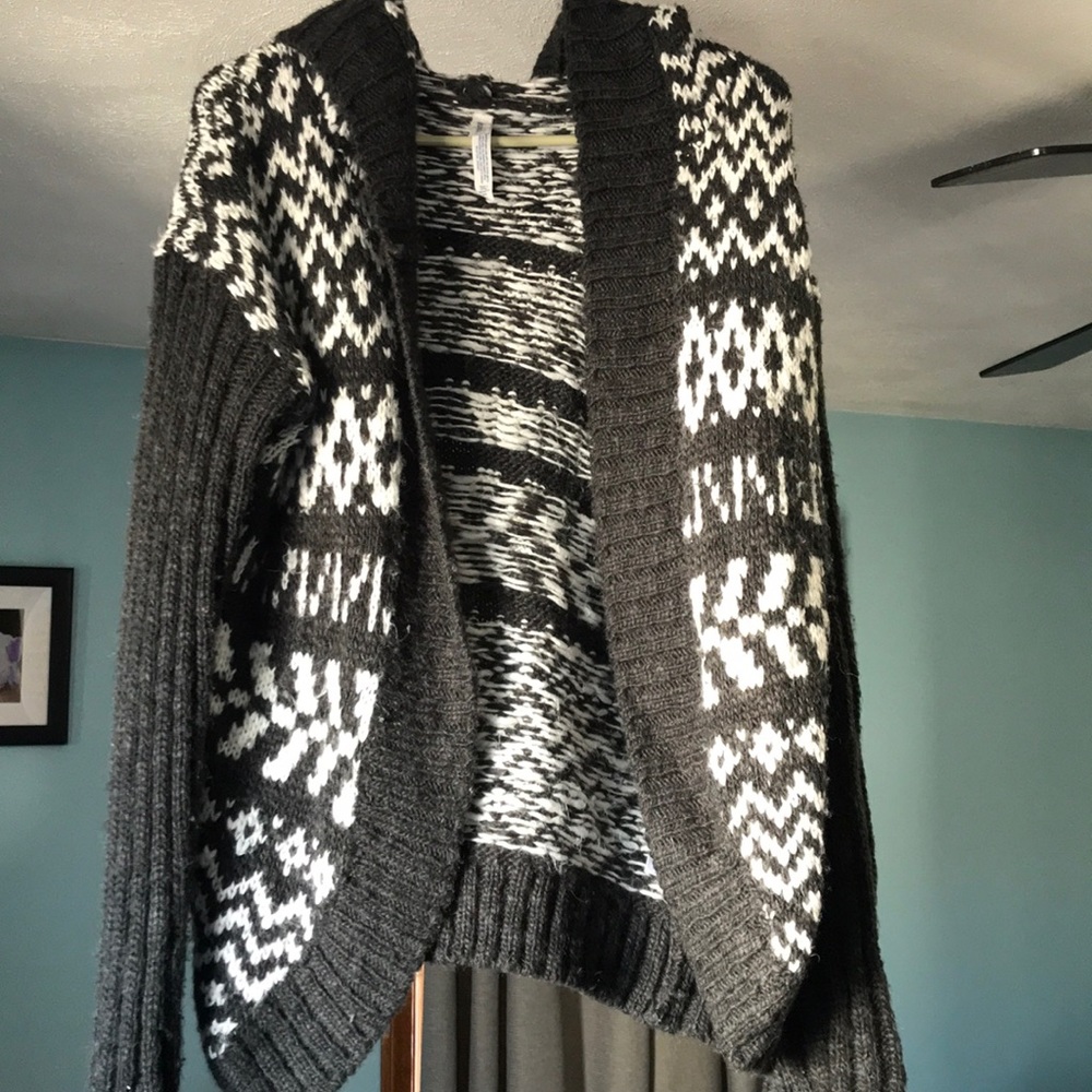 Printed sweater size M EUC